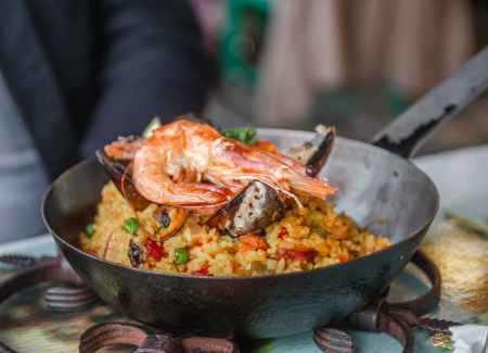 paella in black bowl