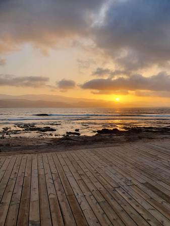 Sunset at Playa El Confital © 2023 Live it up, Las Palmas!. All Rights Reserved.